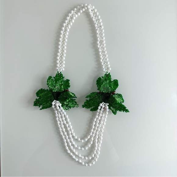 Hand beaded white necklace with cranberry inspired details and green leaves - Picture 5 of 5